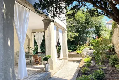 SEÑORIAL House On The Coast With Wonderful Porch