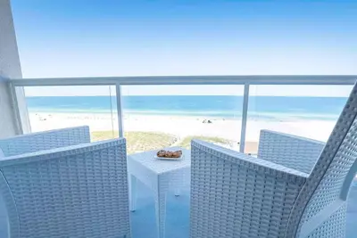 Image de Modern Design Gulf Facing Condo on the Beach