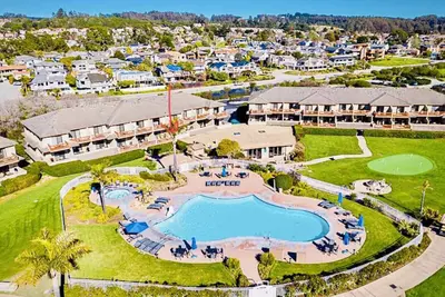 Image de Romantic seascape ocean view villa on Monterey bay