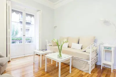 Image de Charming Gran Vía Cosmos - 3 chambres, 3 salles de bain complètes.