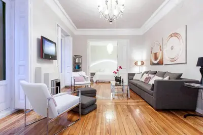 Image de Charming Gran Vía Moon - 2 chambres, 2 salles de bains, luxe au centre