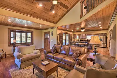 Image de Clarkesville Ranch Cabin w/ Screened-In Porch!