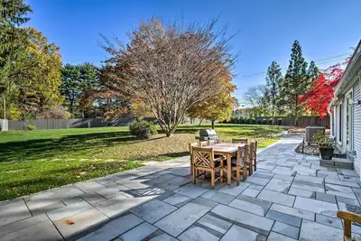 Image de 20 Mi to Philly: Inviting Home w/ Yard in Wayne!