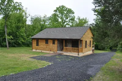 Image de Bear Timbers log cabin on the Shenandoah River