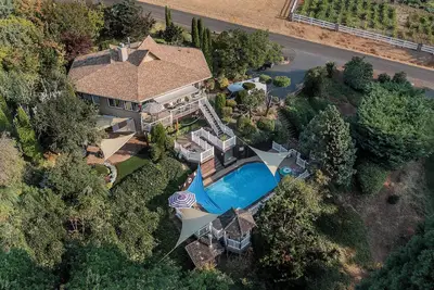 Image de 3 Bed Private Villa in Wine Country with Pool + Hot Tub