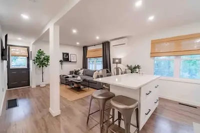 Image de Fully Efficient Hotel-Style Suite on Wine Route