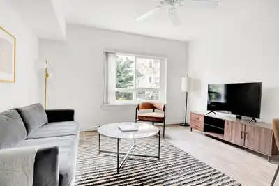 Deluxe Downtown Bellevue 2br w/ W/D & Storage, near Shops, by Blueground