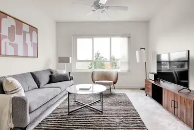 Dreamy Downtown Bellevue 2br w/ W/D & Storage, near Shops, by Blueground