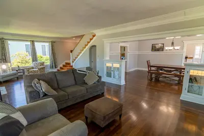 Image de Close in Historic district craftsman