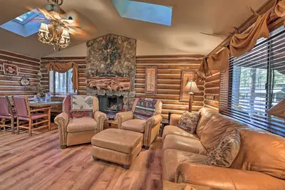 Image de Family & Dog Friendly: Rustic Lakeside Cabin