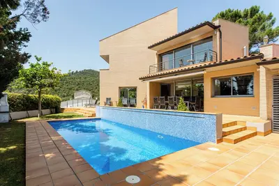 Image de Villa exclusive avec piscine, vue sur la mer et Wi-Fi.