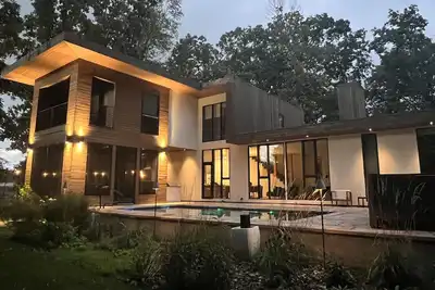 Image de Luxury home with pool and hot tub and close to the beach!