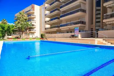 Image de Superbe appart 2 ch 2sdb piscine parking wifi clim  proche port-aventura, centre