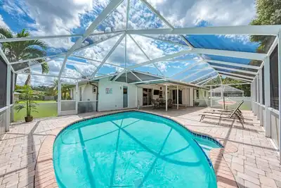 Image de Paws & Play: Pet-Friendly Vacation Venice Beach, Siesta Key Sarasota Fenced Yard