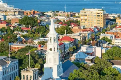 Image de Heart of Downtown - 1 Bedroom Suite w/ Parking!