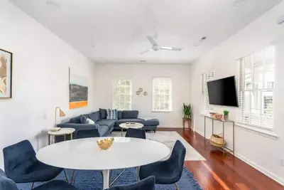 Image de Downtown Charmer! 3bd/3ba ★ 2 Blocks to King