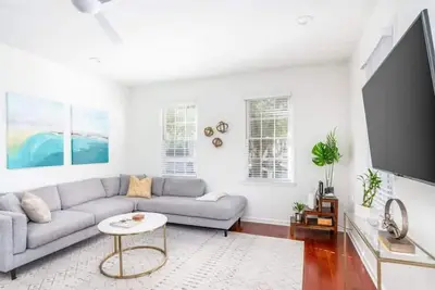 Image de Location + Luxury  3bd/3ba - 2 Blocks to King!