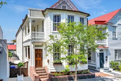 Image de The Inns 4br & 3. 5ba Suite  - Walk to Anything!