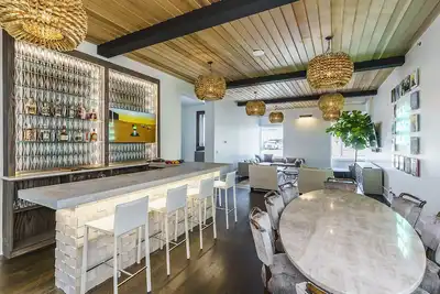 Image de Bourbon Hous - 7 Bdrms, Bar, Billiards, Downtown Lexington