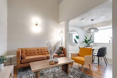 Image de Downtown Living in Historic Richmond Loft