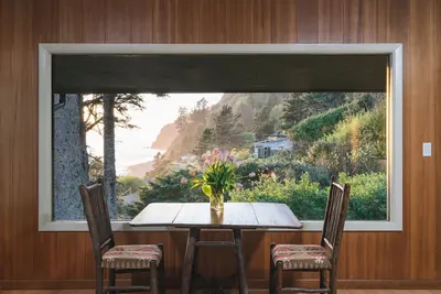 Image de Ocean Views, Outdoor Living, 5min Walk to Beach | The Purcell House by AvantStay
