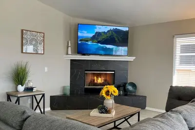 Image de Multi Family Home 2 min walk to beach, Sleeps 12