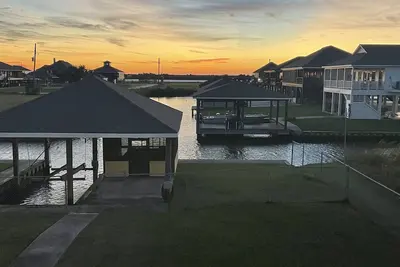 Image de Angler Sunrise. . Luxury House on water