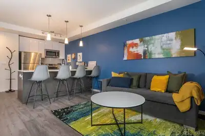 Image de Downtown-Smart Tv-King Bed-Self Check-In-Balcony