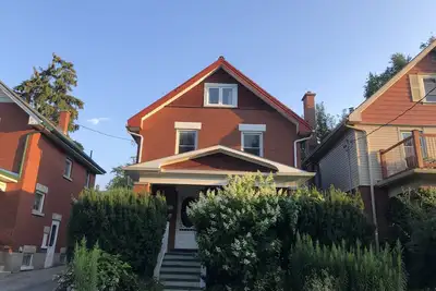 Image de Garden Oasis - Newly Reno’d Home - Steps to River