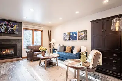 Sun Valley 123-Lux condo nr Ski Lifts + Hot Tub, Pool, Game Room