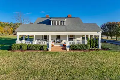 Image de Modern Farm House At The Monroe Executive Airport!