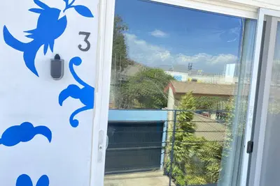 Image de Brand new apartment in safe and quite neighborhood with lots of colorful art-dec