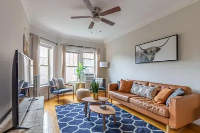 Image de 🌟Spacious|Inviting 2br Heart of Lively Lincoln Sq🌟