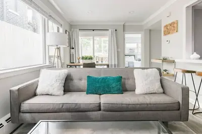 Image de Inviting Stylish Home with Covered Patio