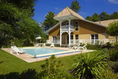 Villa avec une piscine privée à 2, 2 km. de la mer