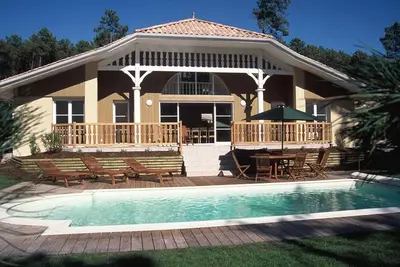 Image de Villa à Lacanau-Océan avec piscine privée