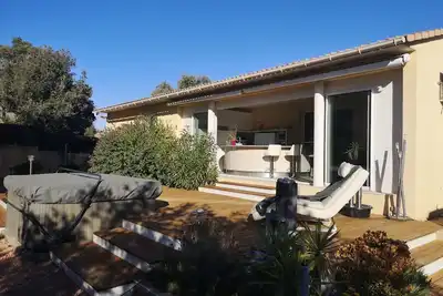 Image de Villa avec escalier privé les pieds dans l'eau secteur de Solenzara
