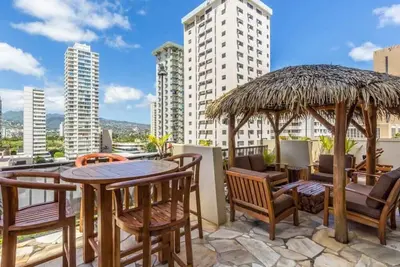 Image de 1 Bedroom Tiki Terrace Suite - Bamboo Waikīkī Hotel #903