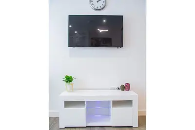 Image de The White Suite - W/underground gated parking