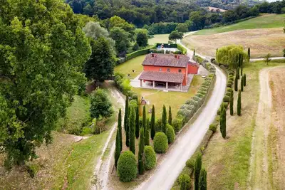 Image de 7 bedroom villa rental in the Chianti hills of Tuscany, pool, views