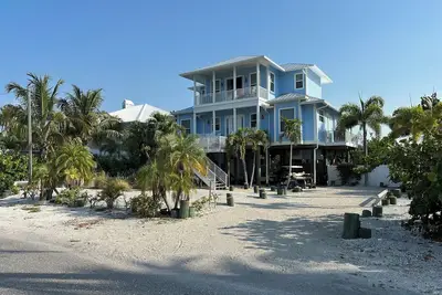 Image de Seaclusion - Island Paradise Home Close to the Beach with Pool and Boat Dock