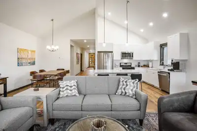 Image de Albrey Trail Retreat - New Townhouse Located in Bozeman's Four Corners Area