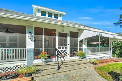 Image de 2b/2ba, HotTub, Walk To Shops, Dining! Beach Close! Wkly/Mo Discounts! Boat Opt!