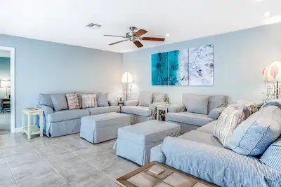 Image de Tranquil home near golf with heated pool/spa, high-speed WiFi & central Ac