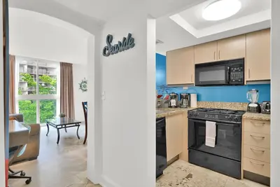 Image de Sf Relaxing Condo Hotel in the Grove, Free Parking