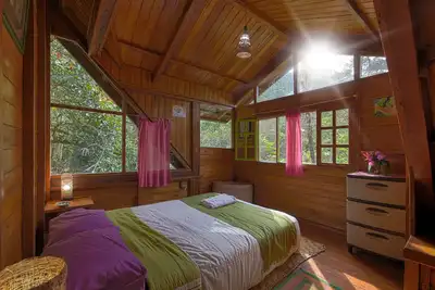 Image de Mindo Eco Chalet avec Riviere au pied de la foret tropicale. Chiens acceptes.