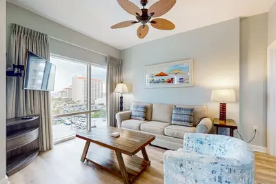 Image de Luxe Luau condo w/on-site pool, golf & marina - steps to beach