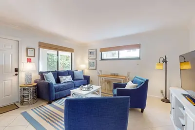 Image de Chic Coastal Apartment | Near West Palm Beach | 100’ to Juno Beach