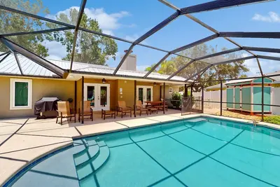 Image de Charming Home w/ Private Lanai & Pool - Near Anna Maria Beaches