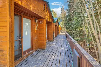 Image de Beautiful Ski-in/Ski-out Condo Located On The Eagle Point Resort! by RedAwning